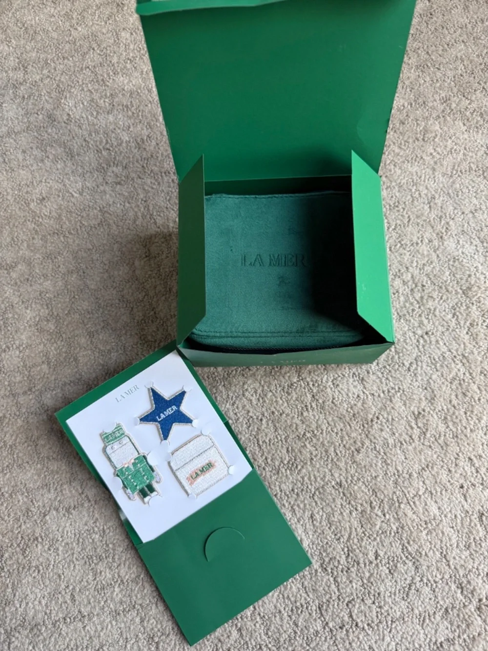 La Mer limited holiday edition emerald green velvet makeup travel case + iron on